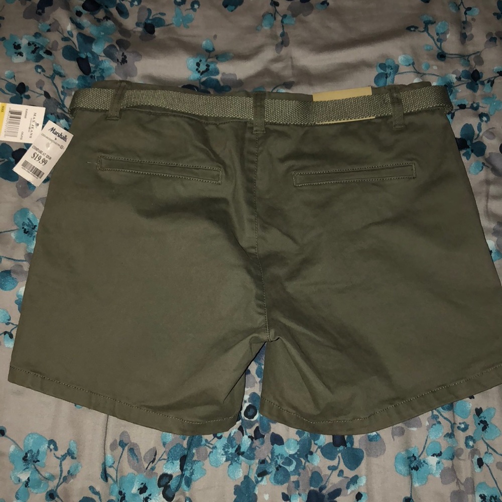 Shorts - Picture 3 of 4